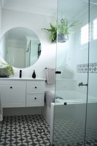 Lurnea Main Bathroom