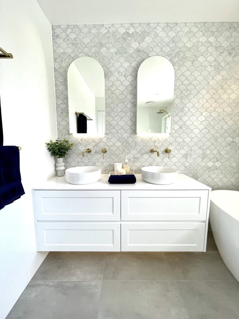 Hinchinbrook Main Bathroom (1)