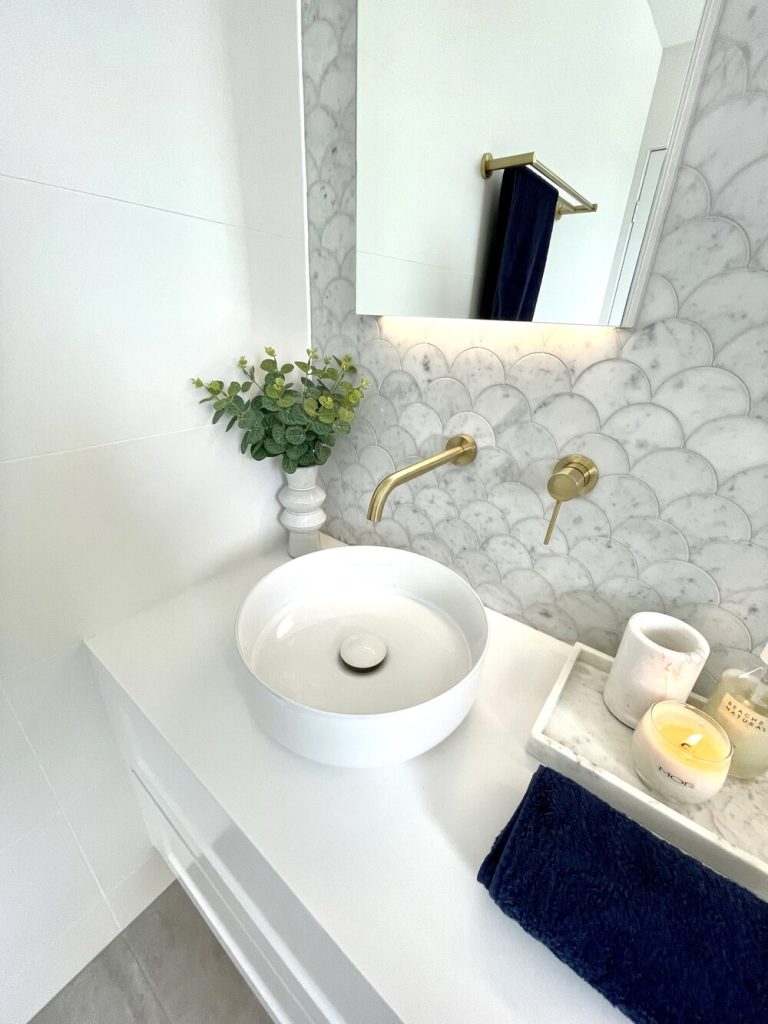 Hinchinbrook Main Bathroom (2)