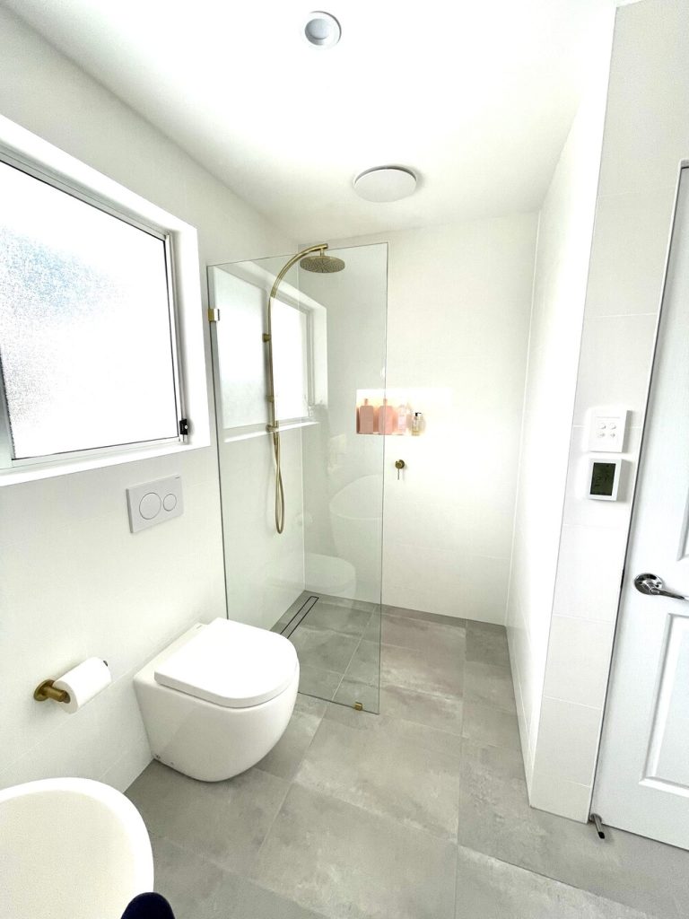 Hinchinbrook Main Bathroom (6)