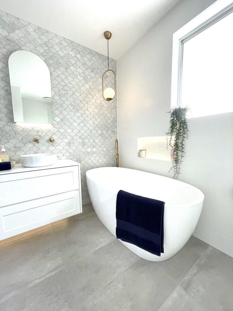 Hinchinbrook Main Bathroom (9)