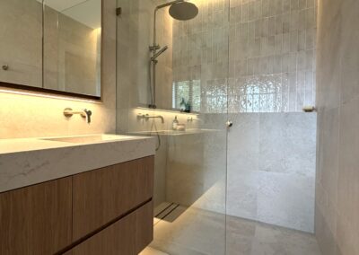 Warm Modern Ensuite Renovation in Picton |