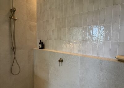 Warm Modern Ensuite Renovation in Picton |