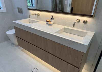 Warm Modern Ensuite Renovation in Picton |