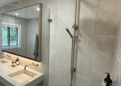 Warm Modern Ensuite Renovation in Picton |