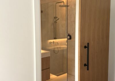 Warm Modern Ensuite Renovation in Picton |
