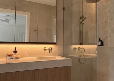 Warm Modern Ensuite Renovation in Picton |