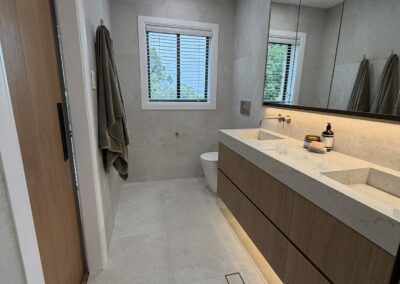 Warm Modern Ensuite Renovation in Picton |