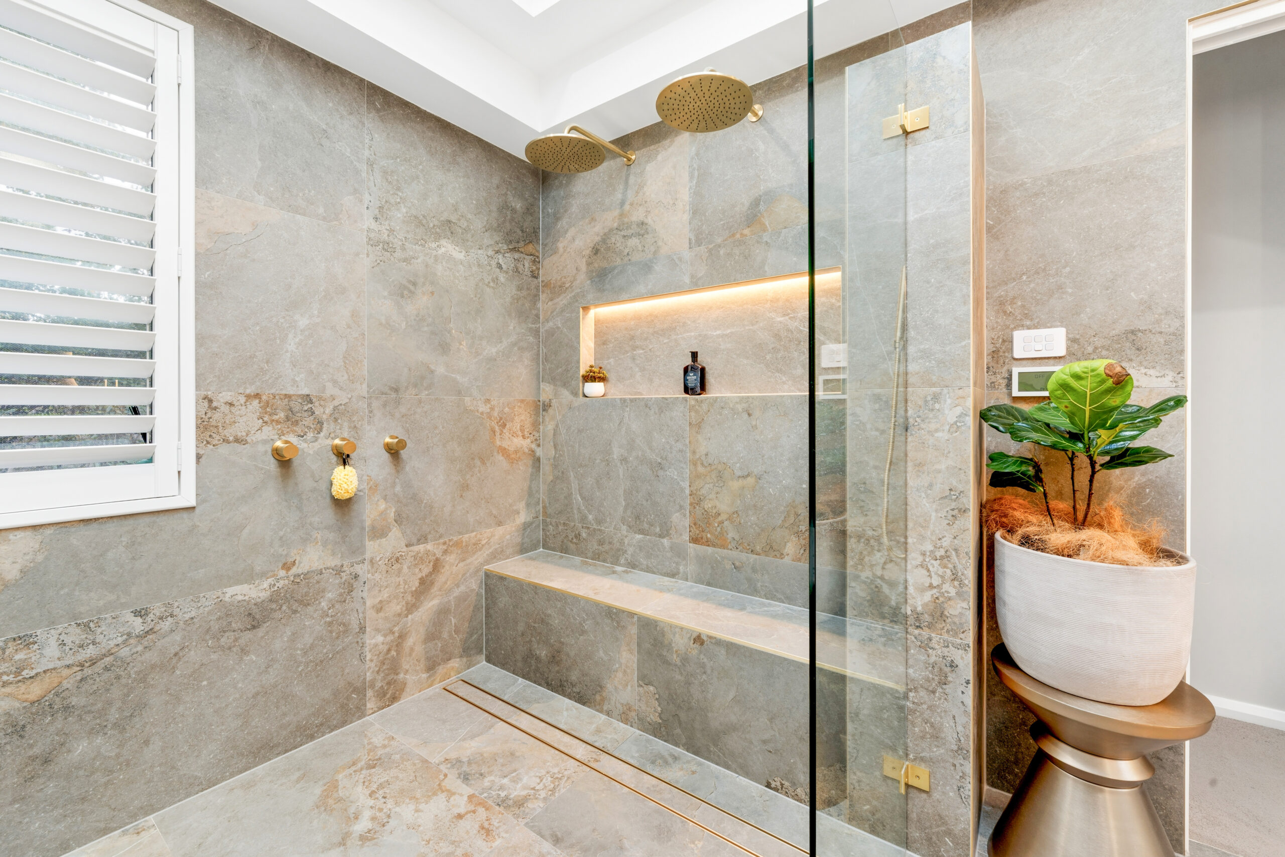Rustic farmhouse dual basin in ensuite renovation